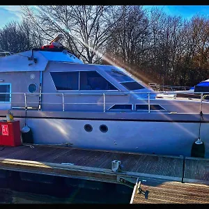 Rhapsody In Blue Botel Chertsey